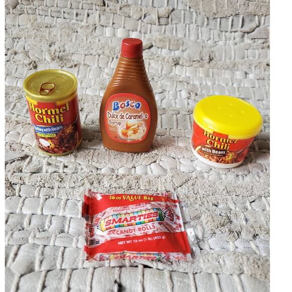 Zuru Other - Zuru Mini Brands - Hormel Chili, Hormel Chili Can, Bosco Caramel, Smarties